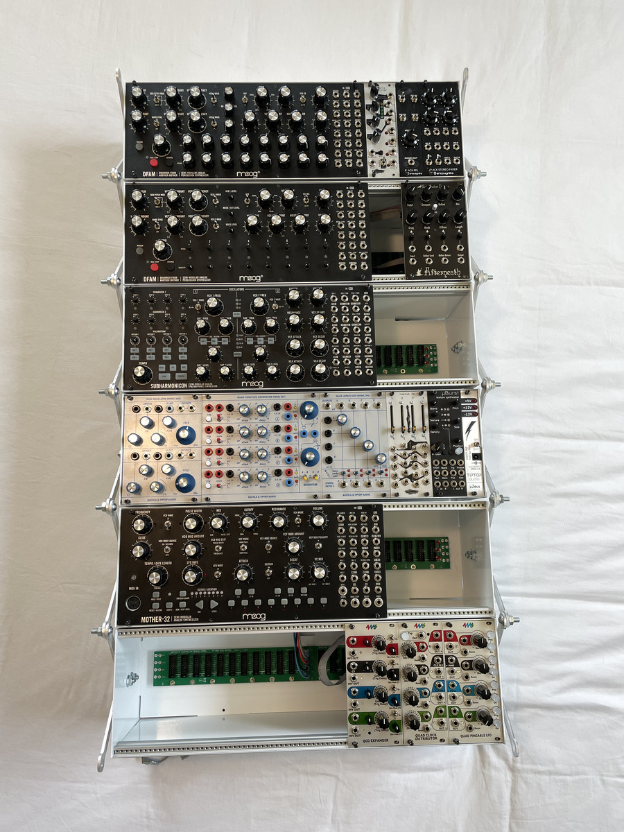 Full assembly with rails and modules
